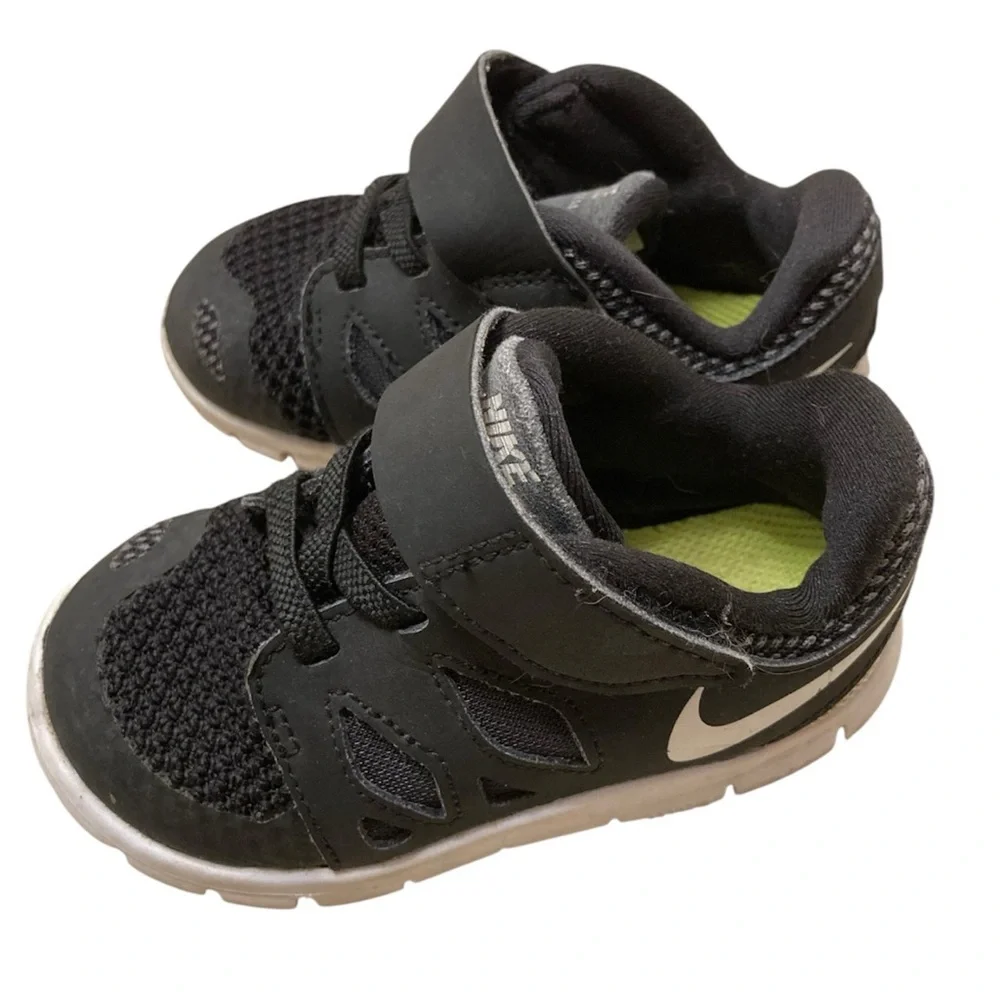 3/$20 Nike Black Infant Toddler Sneakers Athletic Shoes White Logo Size 6